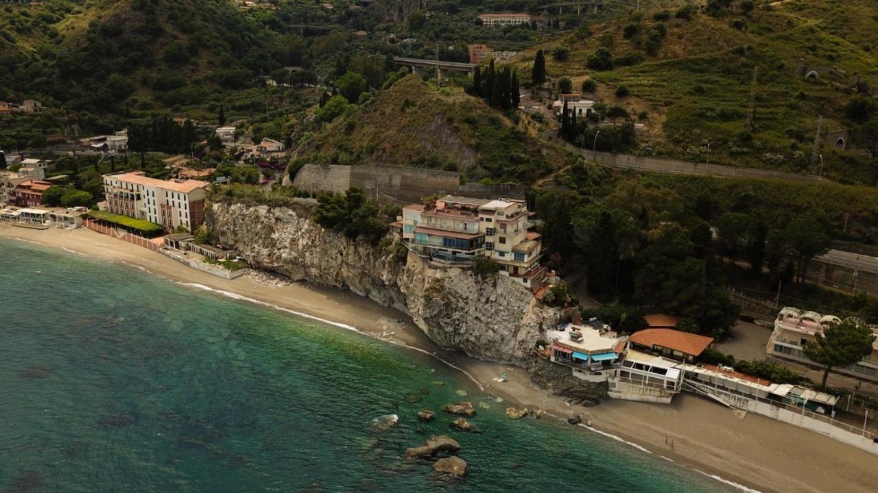 Mare Roccia Beachfront Apartment Taormina Exterior photo