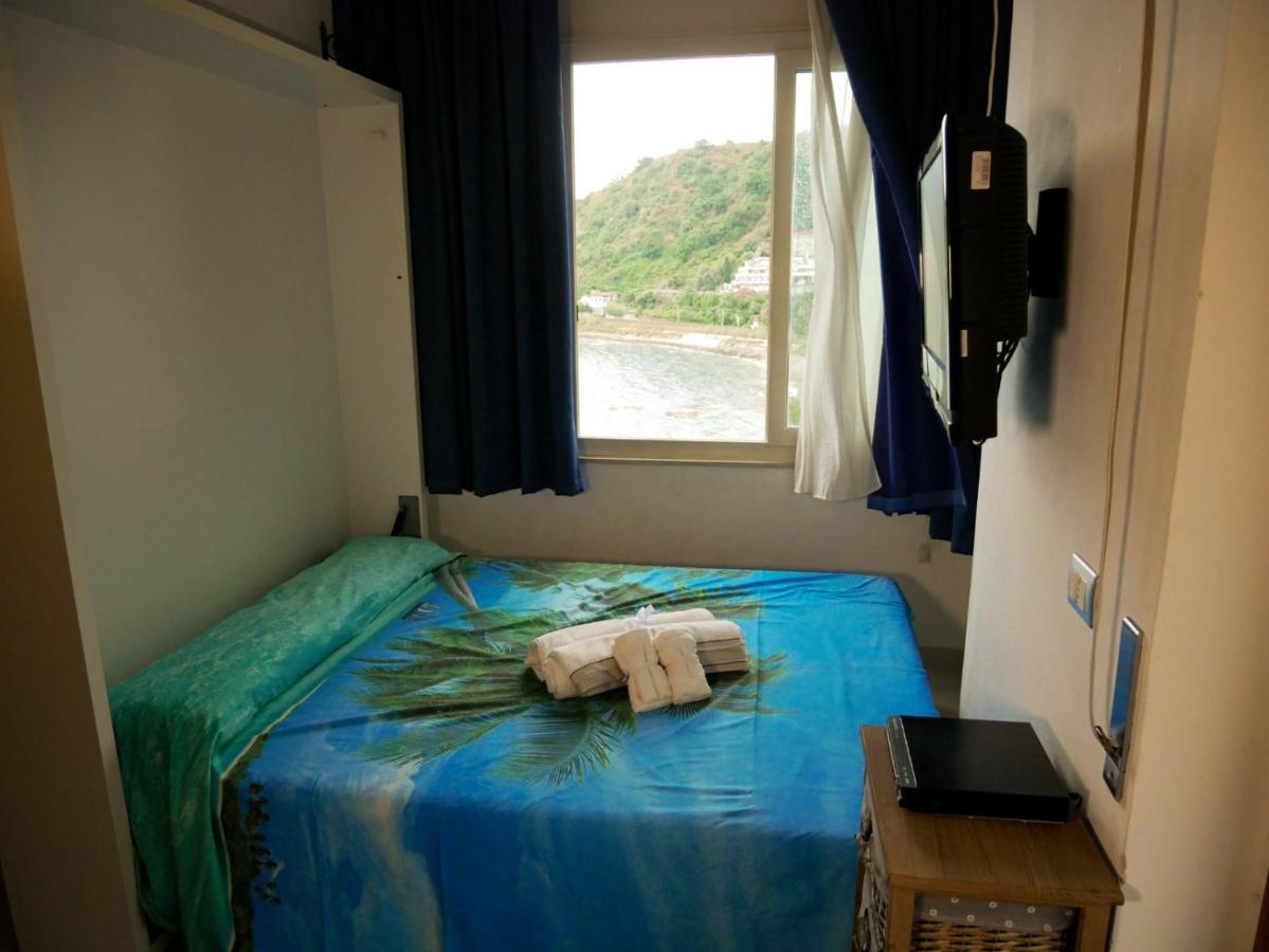 Mare Roccia Beachfront Apartment Taormina Exterior photo